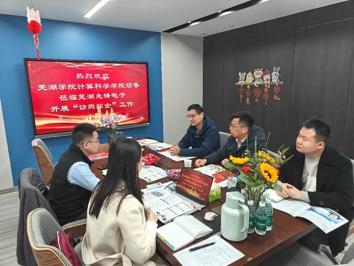 人们在看台上的人在桌子前吃东西 AI 生成的内容可能不正确。