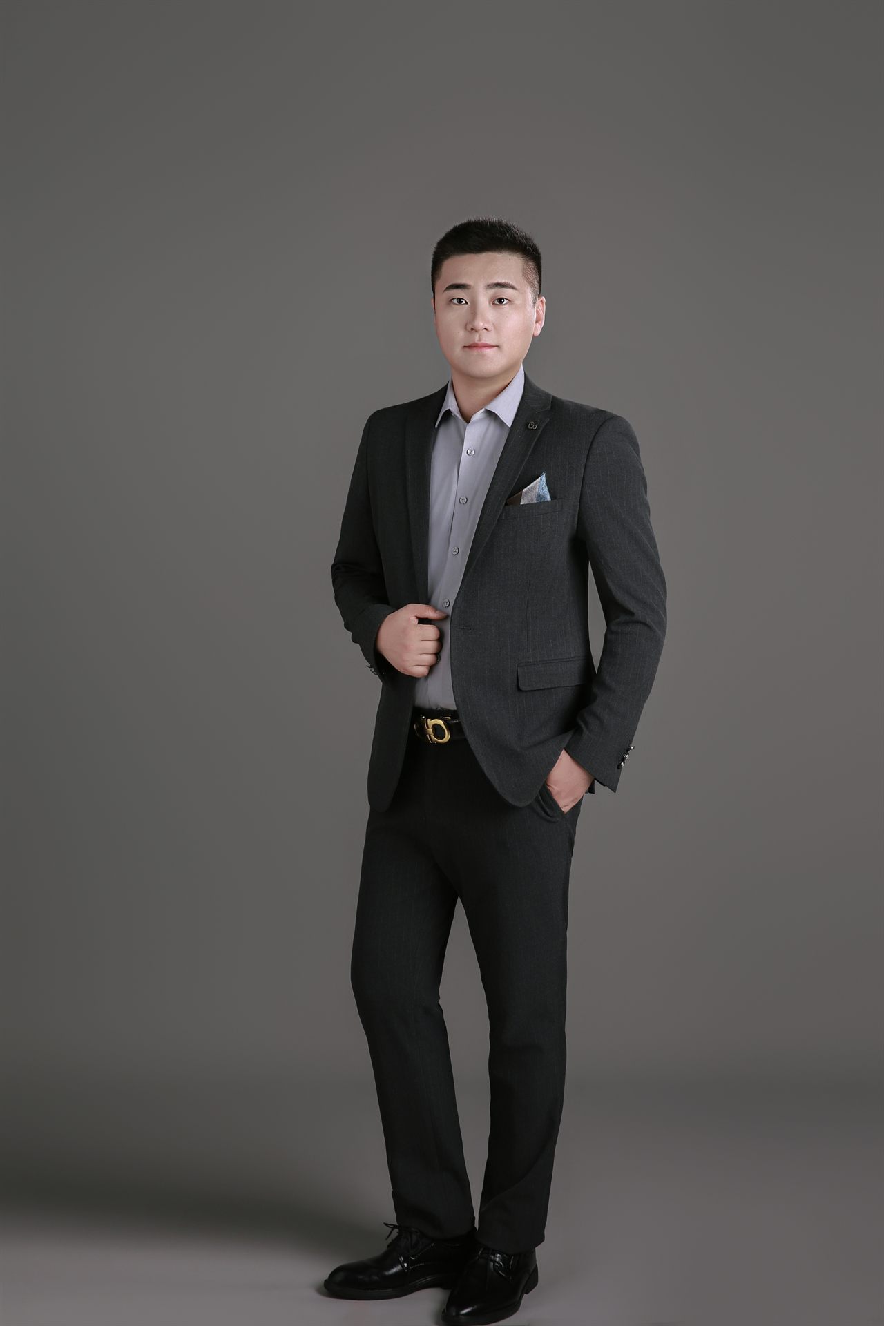 何劲.jpg