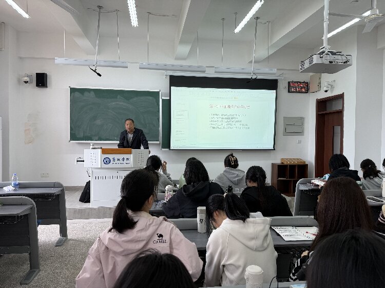 1776078617243043.jpg 刘虎明公开课照片5.jpg