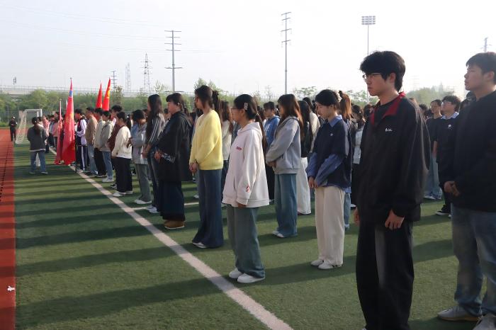 1776389523323732.jpg 升旗仪式6(1).jpg
