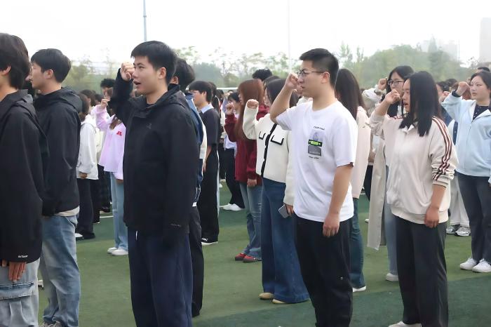 1776389559364764.jpg 升旗仪式4(1).jpg