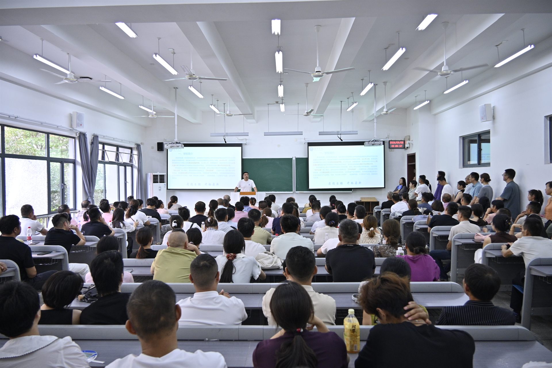 1789110316872849.jpg 2026迎新专业介绍会.jpg